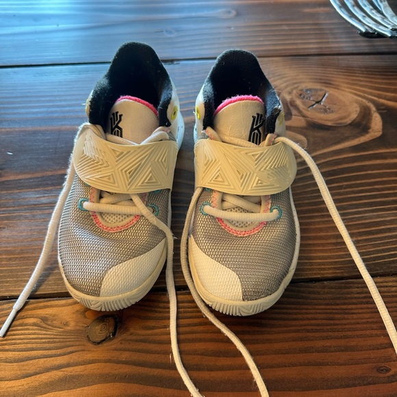 11.5c Nike shoes. Great condition. Minimal wear - Picture 2 of 3